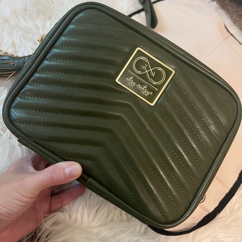 Itzy Ritzy Chelsea & Cole Crossbody Diaper Bag Limited Edition // Chelsea Houska